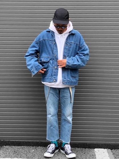 ①ジャケットの着丈は腰骨あたり