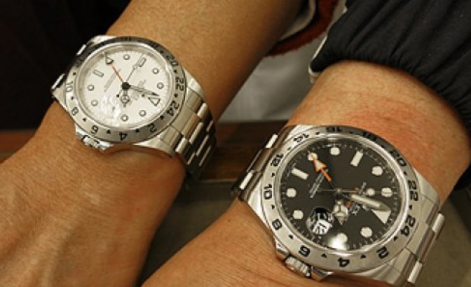 黒白から選べる文字盤 洗練されたデザイン