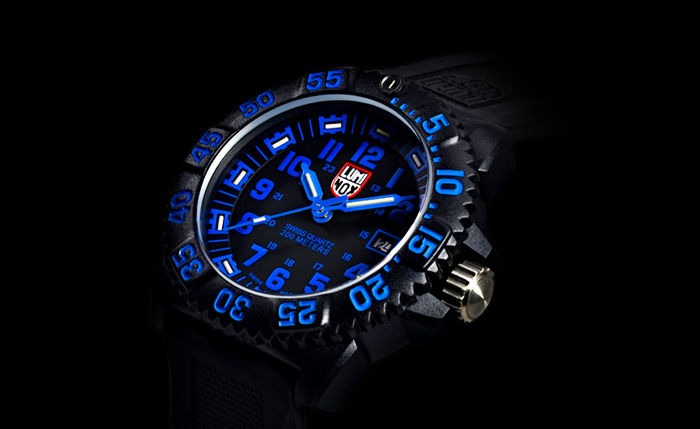 ルミノックスの並行輸入品の電池交換について人気業者も比較