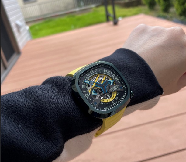 太陽の下で渋く輝くマットカラー