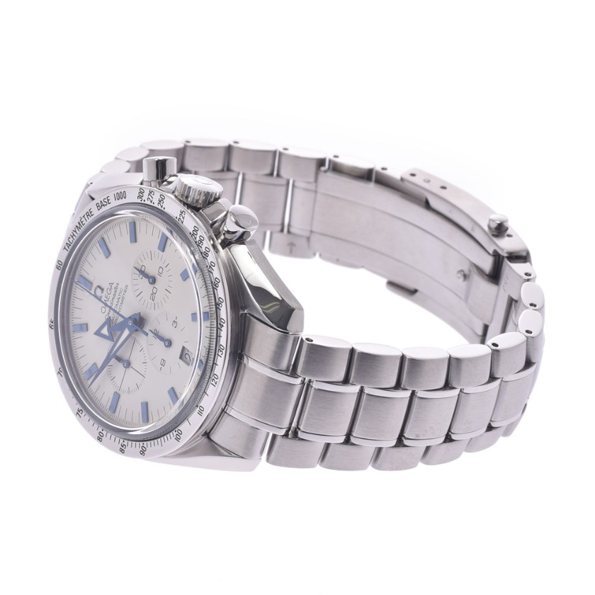 爽やかな白×青針が映えるデザイン性