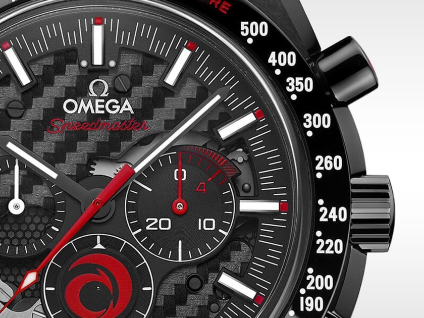 アリンギの赤ロゴが黒ケースに映えるデザイン