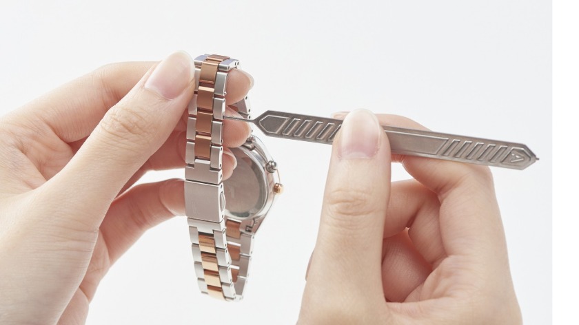 アジャストを使えばバンドの長さ調節が簡単