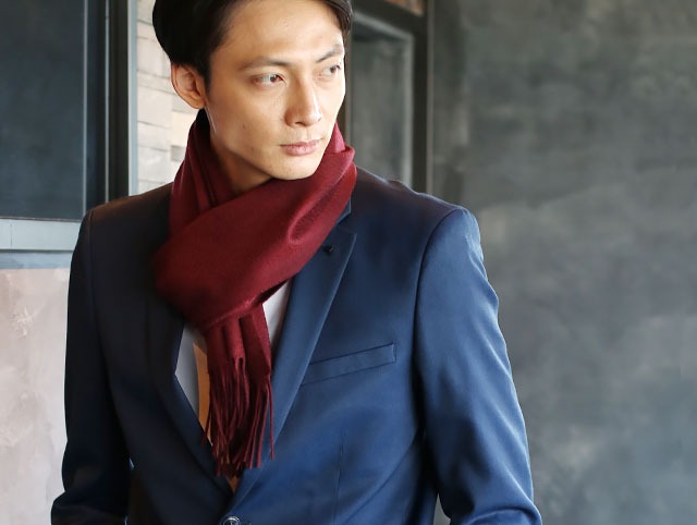 スーツに似合うマフラーは一つは持っておきたい？