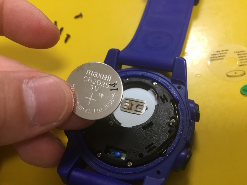 ニクソン"ユニット"の電池交換は自分でもできる？