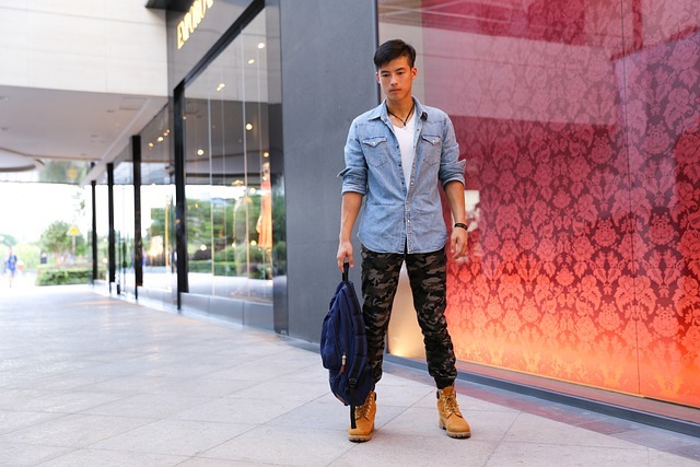 ④袖をロールアップしてアレンジする