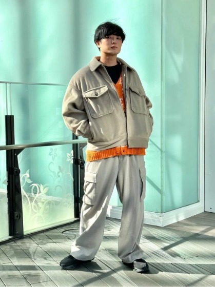 ベージュ×カーディガン