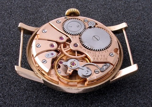 ③腕時計の掃除をして美しい状態を保つ