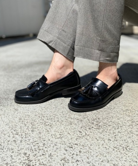 オフィスカジュアルの場合：ローファー