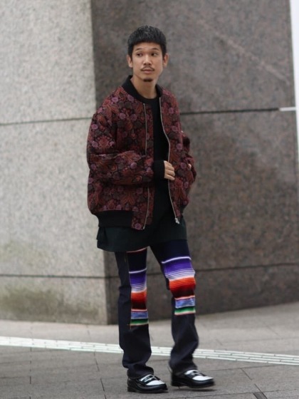 コーデ9：花柄×ブラックロングTシャツ