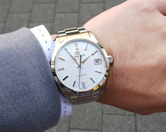 存在感のある42mmケースサイズ