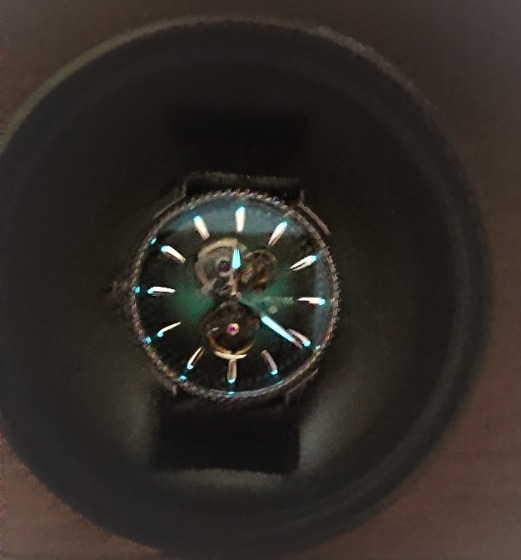 暗闇でも高い視認性を誇るVALIMOR Makaidos