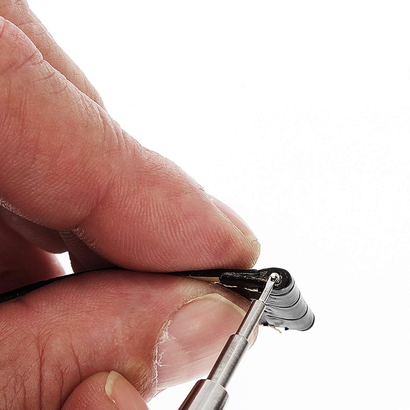 STEP1：バネ棒を外す