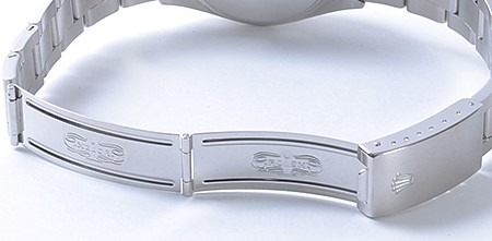 ベルト・バックル部分のデザインの違い