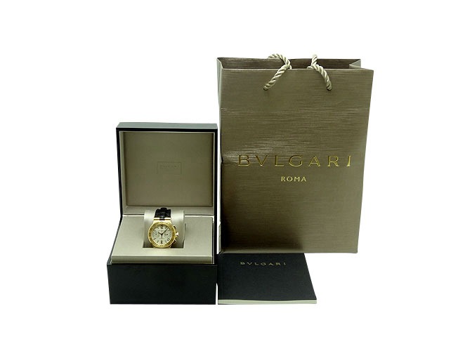 ブルガリの時計スーパーコピー(偽物)見分け方4:箱の質感と字体