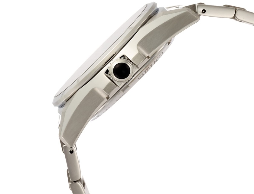 オニキス入り竜頭(リューズ)がポイント