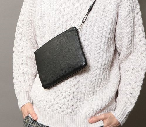 サコッシュはポイントを押さえてカッコ良くおしゃれに