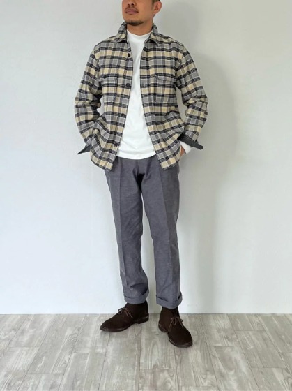 コーデ2：シャツジャケット×グレーパンツ