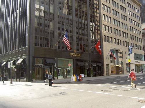 新規オープンだからといって店頭に並ばない