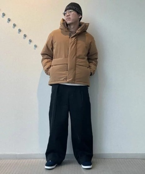 ベージュ×サテンパンツ