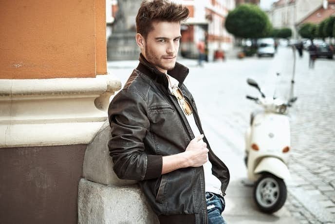 ミリタリージャケットはメンズコーデの基本？