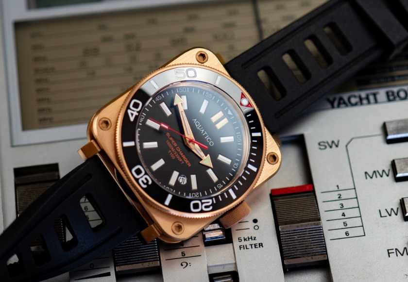 ③チタン製ブレスやサファイヤガラスの本格仕様