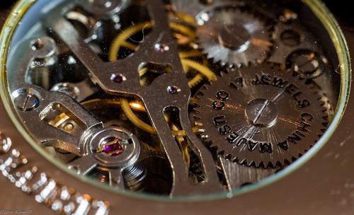 懐中時計の"スケルトン"モデルには様々なタイプがある？