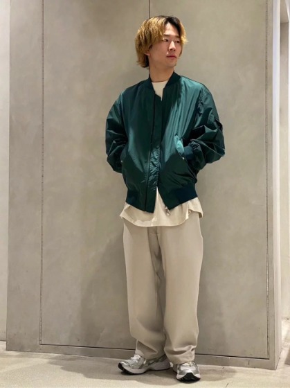 コーデ5：グリーン×スウェットパンツ