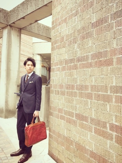 方法1：ネイビー×ブラウン系バッグ