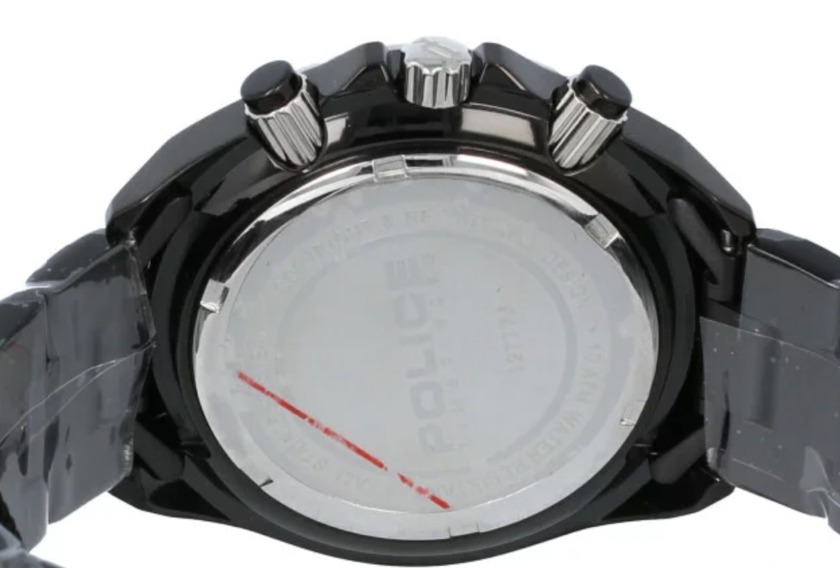 ①裏蓋を開ける