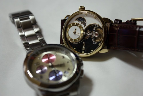 シースルーバックの腕時計でムーブメントまで楽しもう！