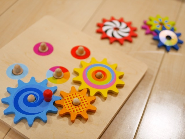 STEP4:電池のプラス/マイナスを確認しセットする