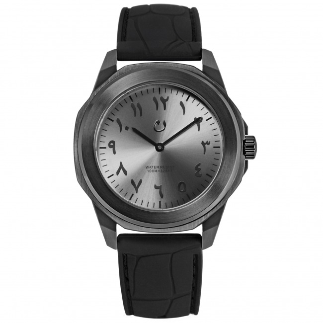 アラビア数字を混ぜた文字盤が素敵