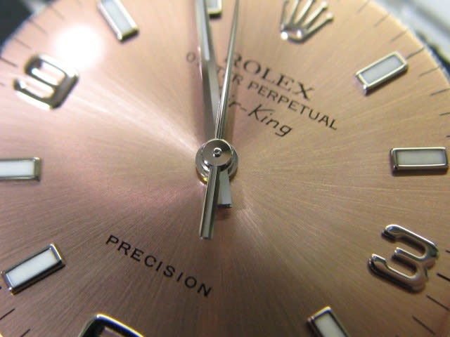 ロレックスのエアキング"ピンク"は男性に似合う？