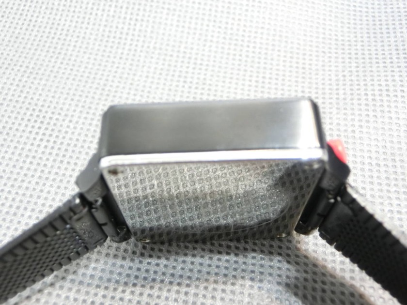 インディペンデント電池交換は修理店に任せたほうがいい？