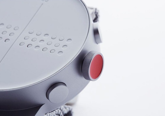 24個のピンが時刻や通知をお知らせ