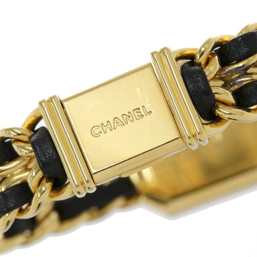 シャネルのスーパーコピー/偽物腕時計の見分け方：バックルの外側の文字