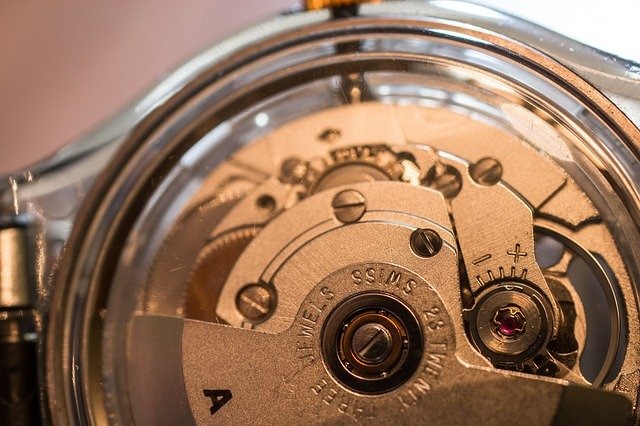 壊れにくく、壊れても直しやすいキャリバー01搭載