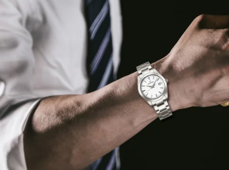 SBGX267(グランドセイコー)は37ｍｍの小ぶりなモデル