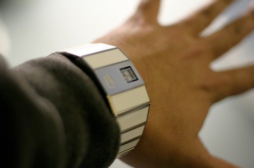 ニクソンの電池交換は東京の実績のある修理店に依頼しよう