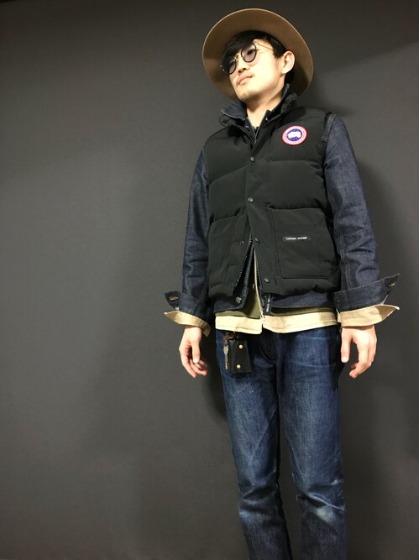 コーデ1：ノンウォッシュ×ダウンベスト