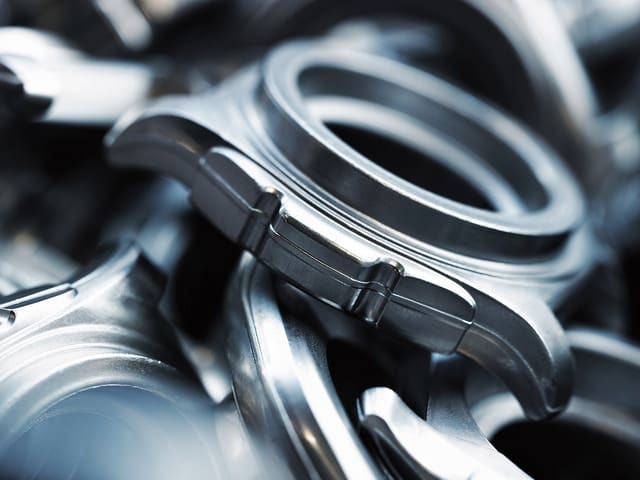 ブライトリング×人気ない理由④でか厚ケースがダサい