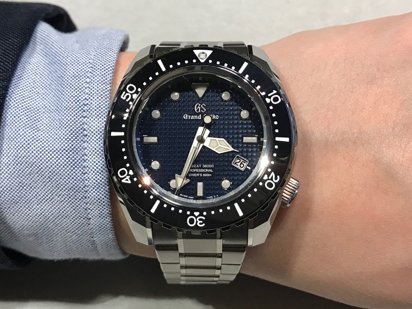 SBGH257は世界限定500本のダイバーズウォッチ