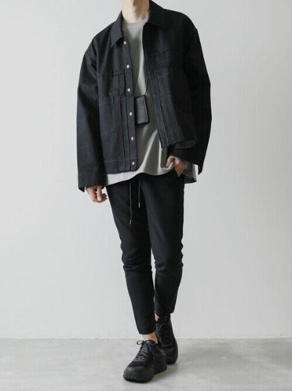 コーデ3：ブラック×グレーカットソー