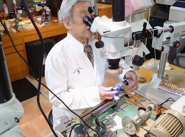 銀座のブライトリング修理店：テクノスイス