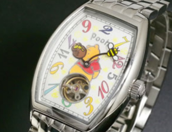 プーさんのコラボ腕時計は可愛らしいモデルが多い