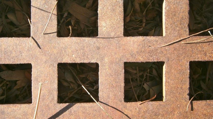 カーボン、カーボン×メタルのタフなベゼル