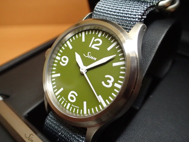 ジン(SINN)の腕時計は機能性が高くシンプル