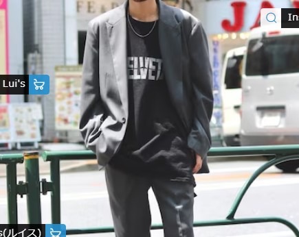 コーデ9：ダークグレー×黒Tシャツ