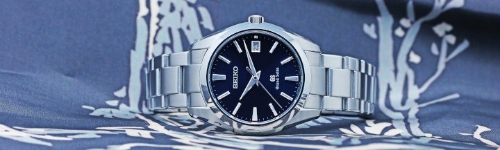 ダイヤルのブルーが美しい！